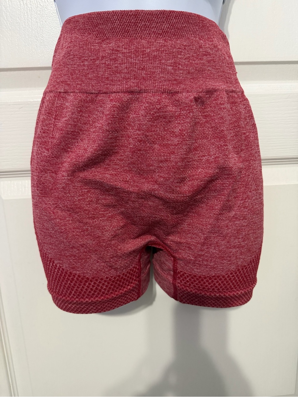 High-Waist Seamless Athletic Bike Shorts in Heather Raspberry